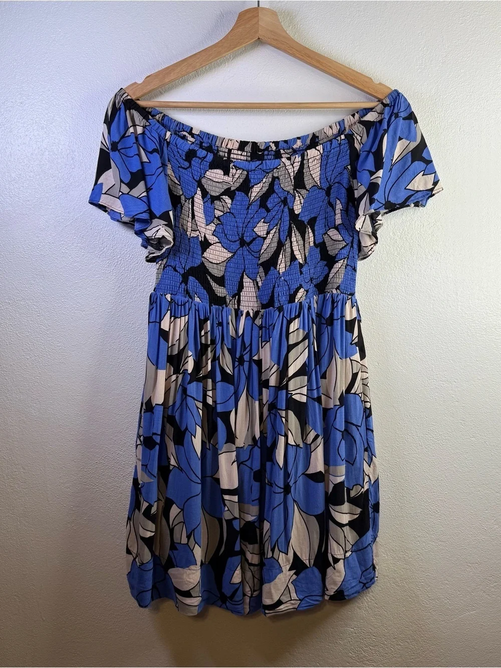 Free People left don sleeve